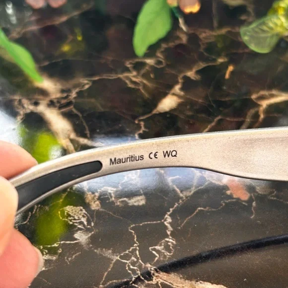 EUC Bolle Children’s Pirahna Jr Sunglasses with case - Picture 14 of 16